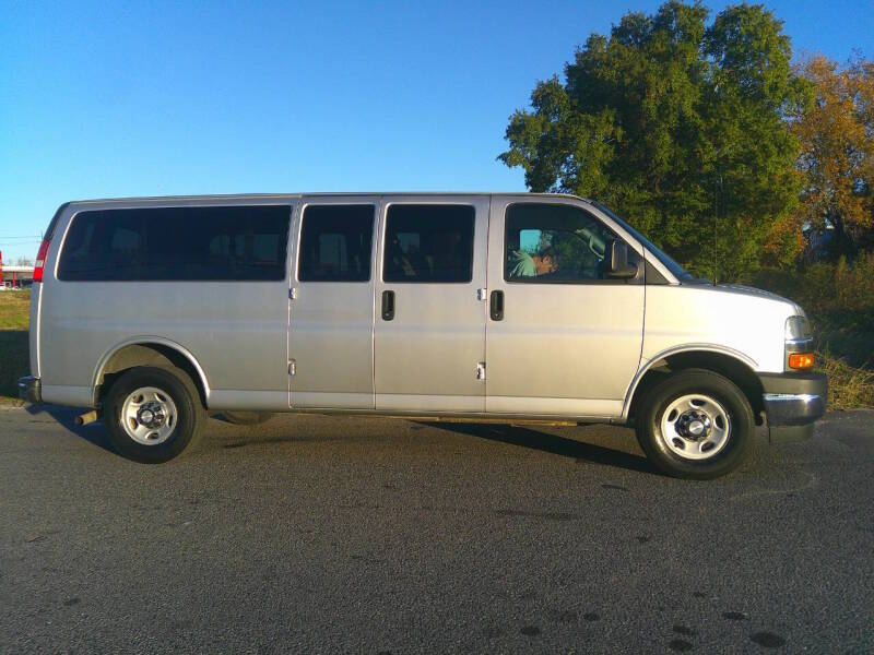 chevrolet express passenger 2017 1GAZGPFFXH1229713 image chevrolet express passenger 2017 1GAZGPFFXH1229713 image